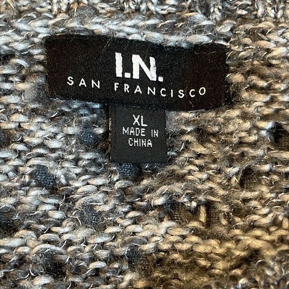 I.N. San Francisco Gray White Knit Sweater Size XL - Picture 3 of 6